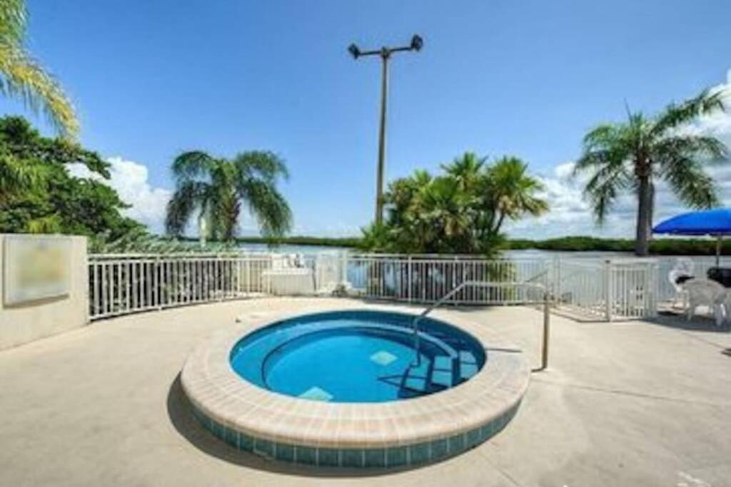 Riverview, Studio 507, Beach Steps Away!+Pool+Wifi Ruskin Zewnętrze zdjęcie